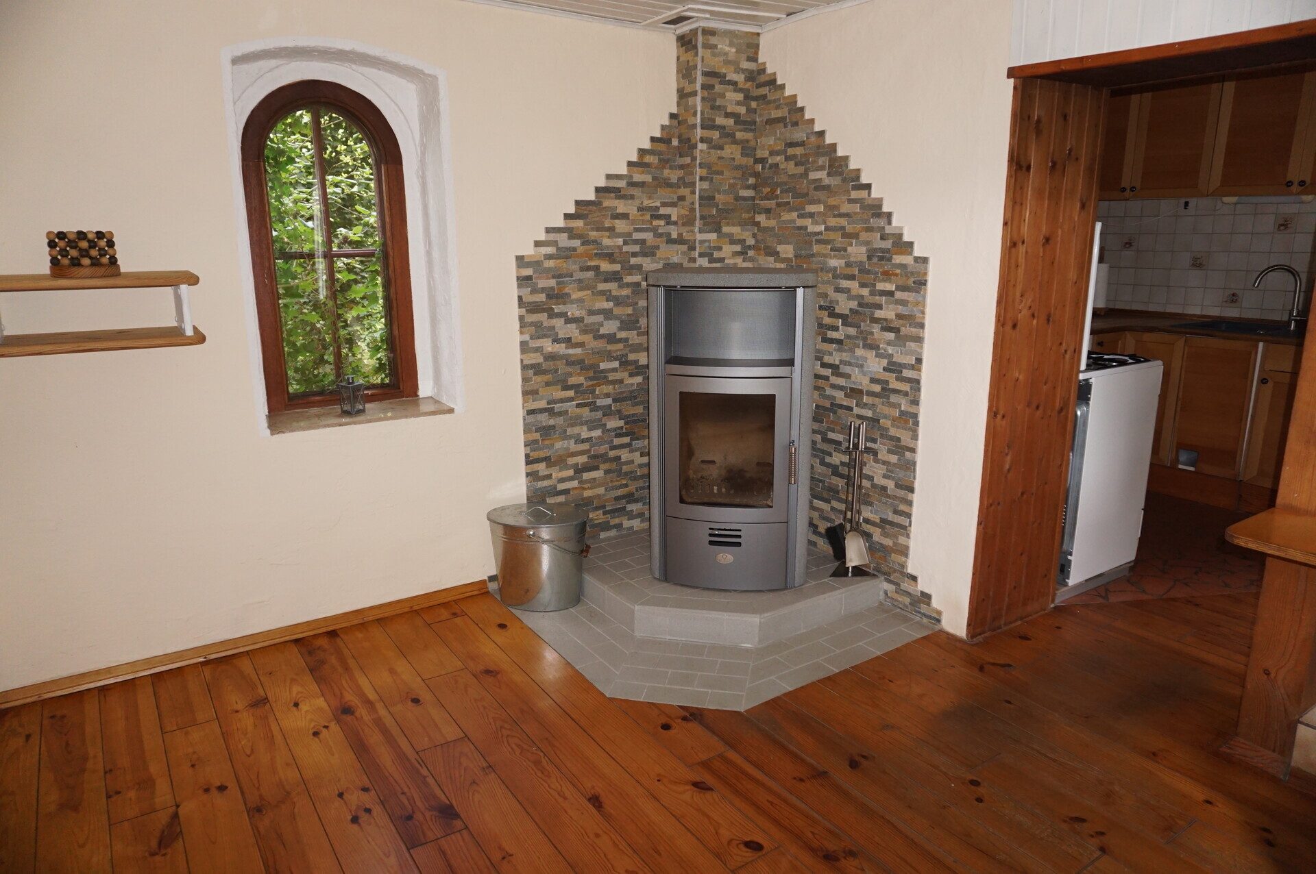 Immobilienangebot - Melsungen / Röhrenfurth - Wohnen - Bahnwärterhäuschen für Individualisten. Keine Käuferprovision!