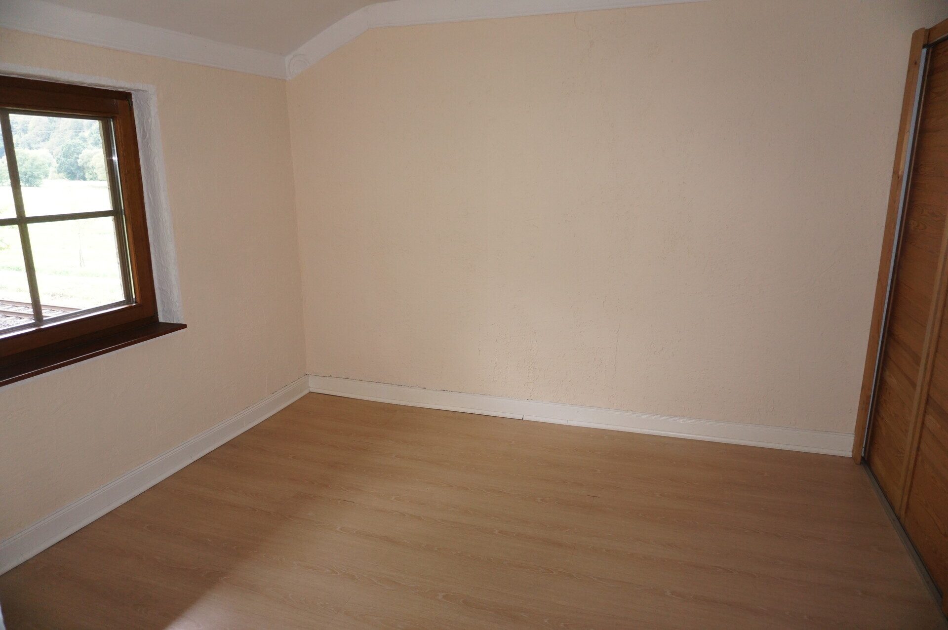 Immobilienangebot - Melsungen / Röhrenfurth - Wohnen - Bahnwärterhäuschen für Individualisten. Keine Käuferprovision!