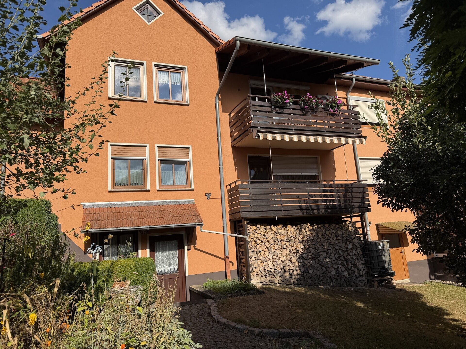 Immobilienangebot - Körle - Wohnen - Gepflegtes Zweifamilienhaus in zentraler Lage von Körle zu verkaufen. Keine Käuferprovision!