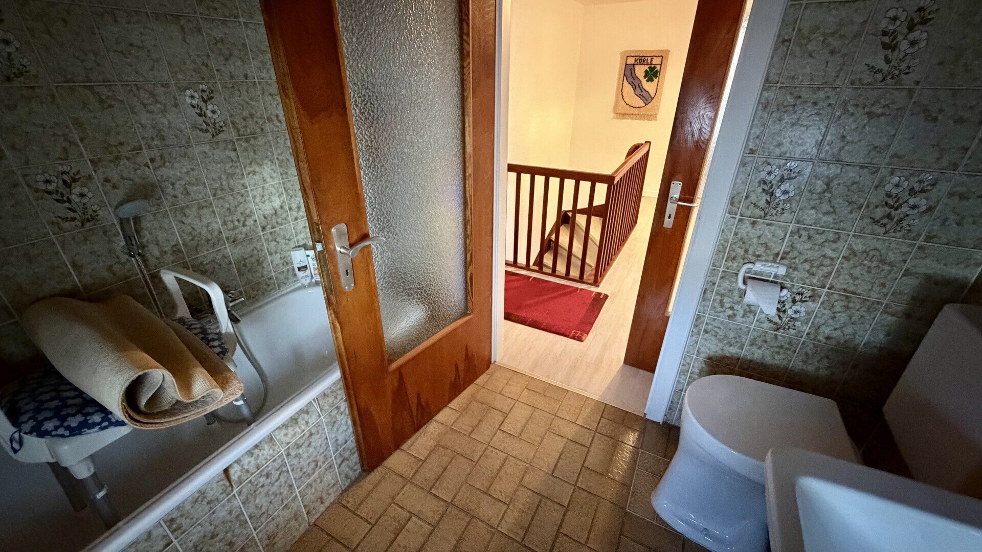 Immobilienangebot - Körle - Wohnen - Gepflegtes Zweifamilienhaus in zentraler Lage von Körle zu verkaufen. Keine Käuferprovision!