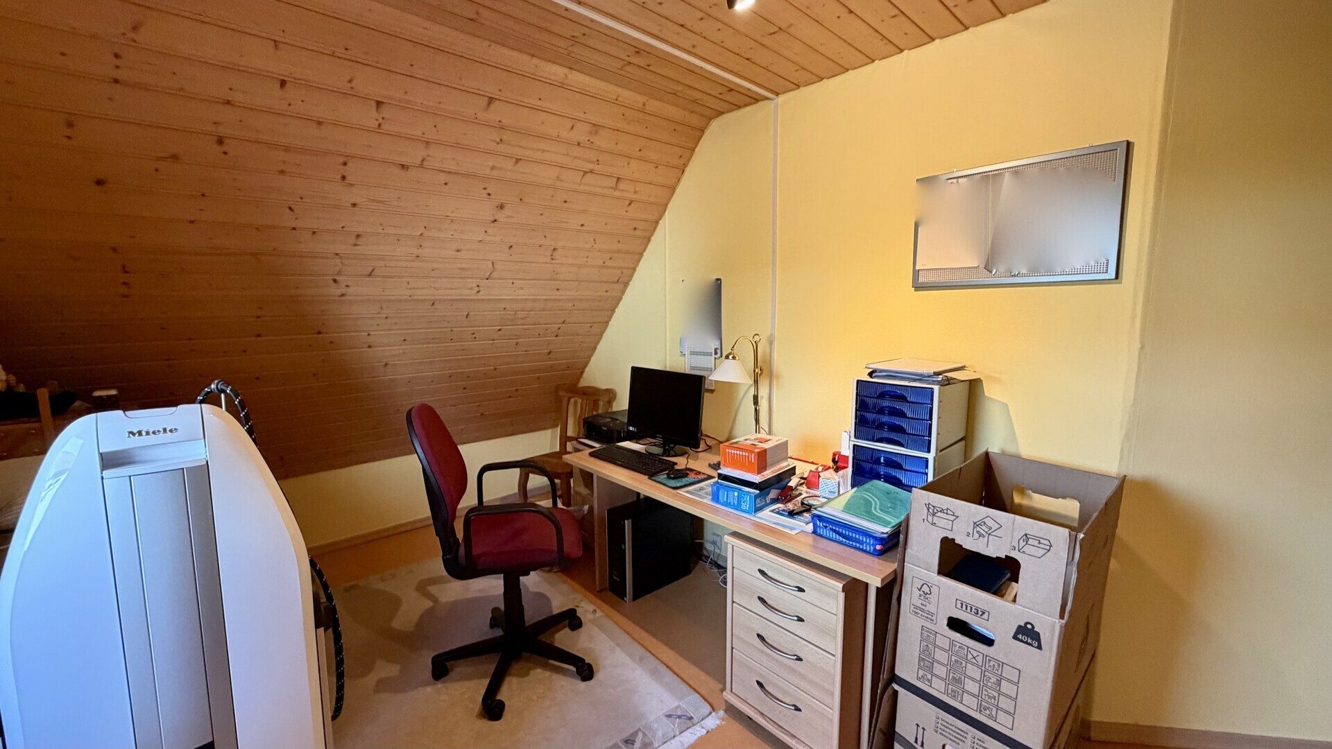Immobilienangebot - Körle - Wohnen - Gepflegtes Zweifamilienhaus in zentraler Lage von Körle zu verkaufen. Keine Käuferprovision!