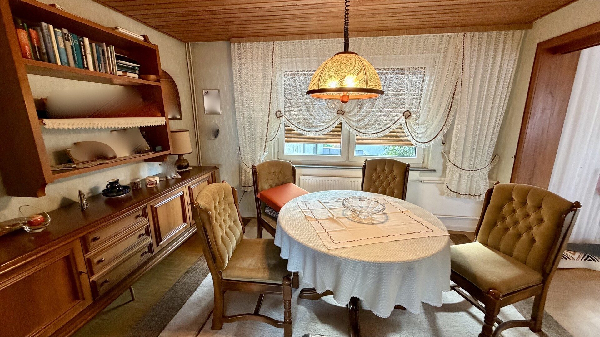 Immobilienangebot - Körle - Wohnen - Gepflegtes Zweifamilienhaus in zentraler Lage von Körle zu verkaufen. Keine Käuferprovision!