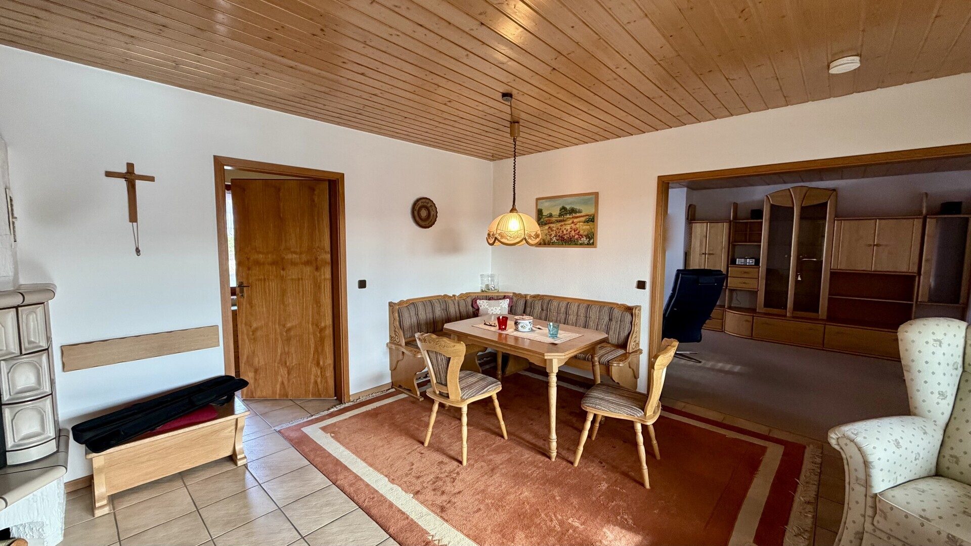 Immobilienangebot - Körle - Wohnen - Gepflegtes Zweifamilienhaus in zentraler Lage von Körle zu verkaufen. Keine Käuferprovision!