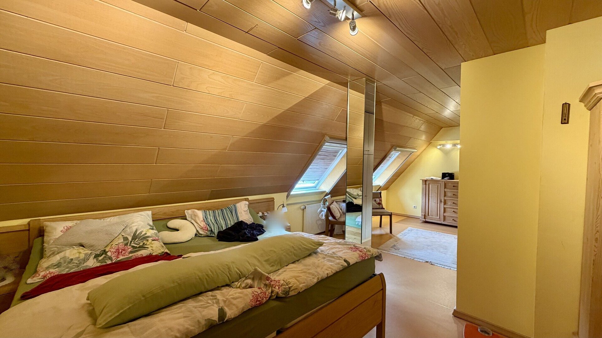 Immobilienangebot - Körle - Wohnen - Gepflegtes Zweifamilienhaus in zentraler Lage von Körle zu verkaufen. Keine Käuferprovision!