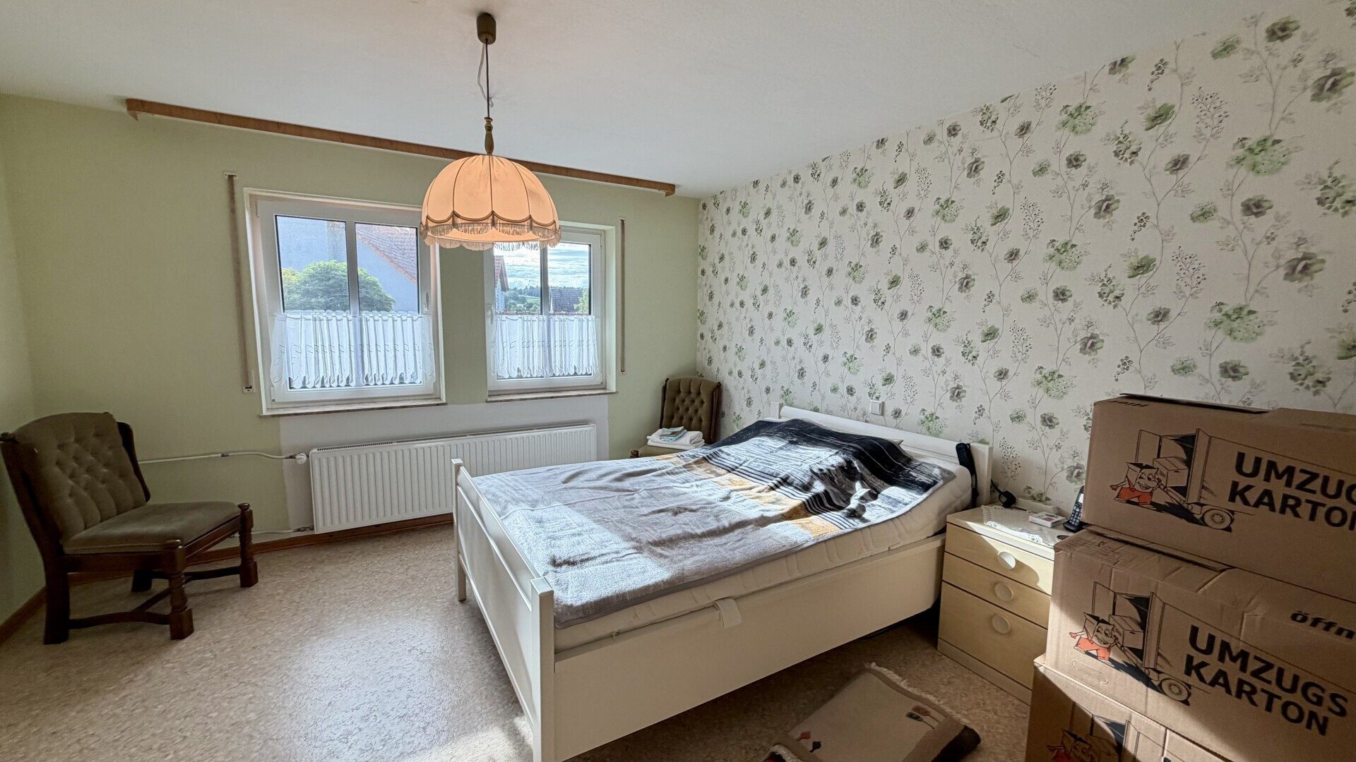 Immobilienangebot - Körle - Wohnen - Gepflegtes Zweifamilienhaus in zentraler Lage von Körle zu verkaufen. Keine Käuferprovision!