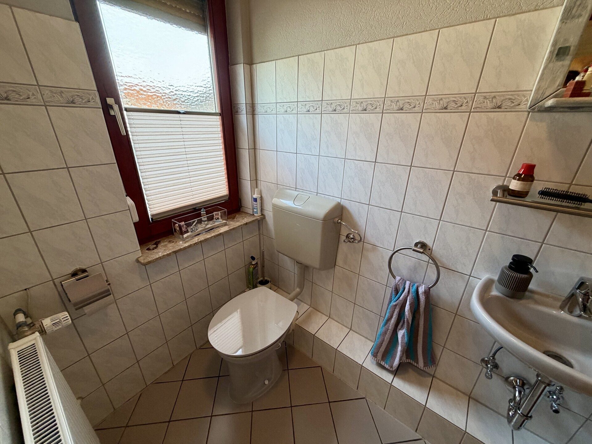Immobilienangebot - Körle - Wohnen - Gepflegtes Zweifamilienhaus in zentraler Lage von Körle zu verkaufen. Keine Käuferprovision!