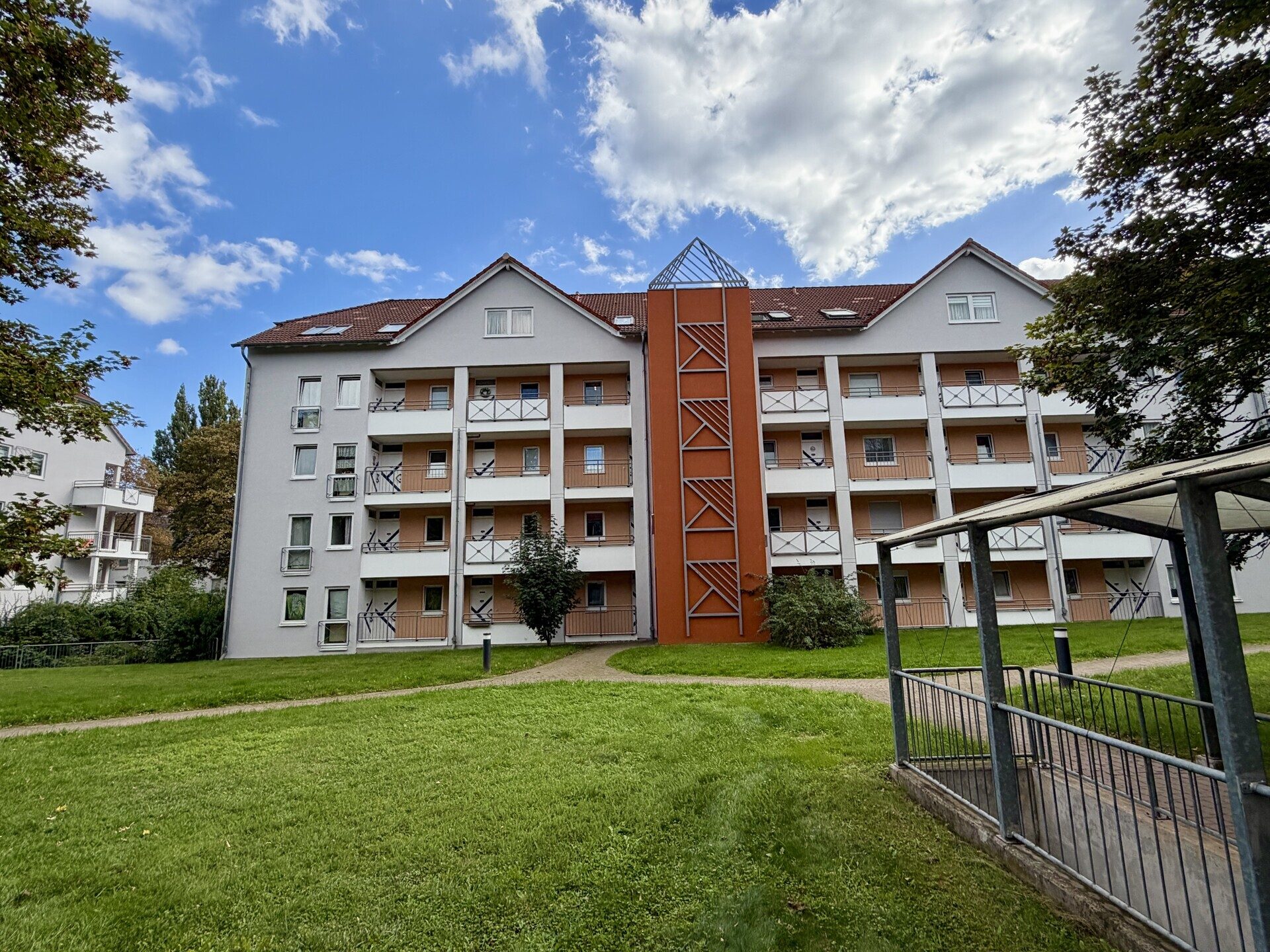 Immobilienangebot - Kassel / Nord (Holland) - Wohnen - Gepflegte Maisonette-ETW, ideal für Familien oder Studenten-WG! KEINE KÄUFERPROVISION