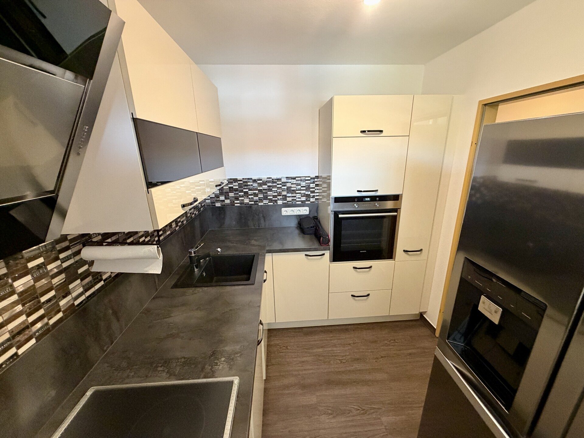 Immobilienangebot - Kassel / Nord (Holland) - Wohnen - Gepflegte Maisonette-ETW, ideal für Familien oder Studenten-WG! KEINE KÄUFERPROVISION