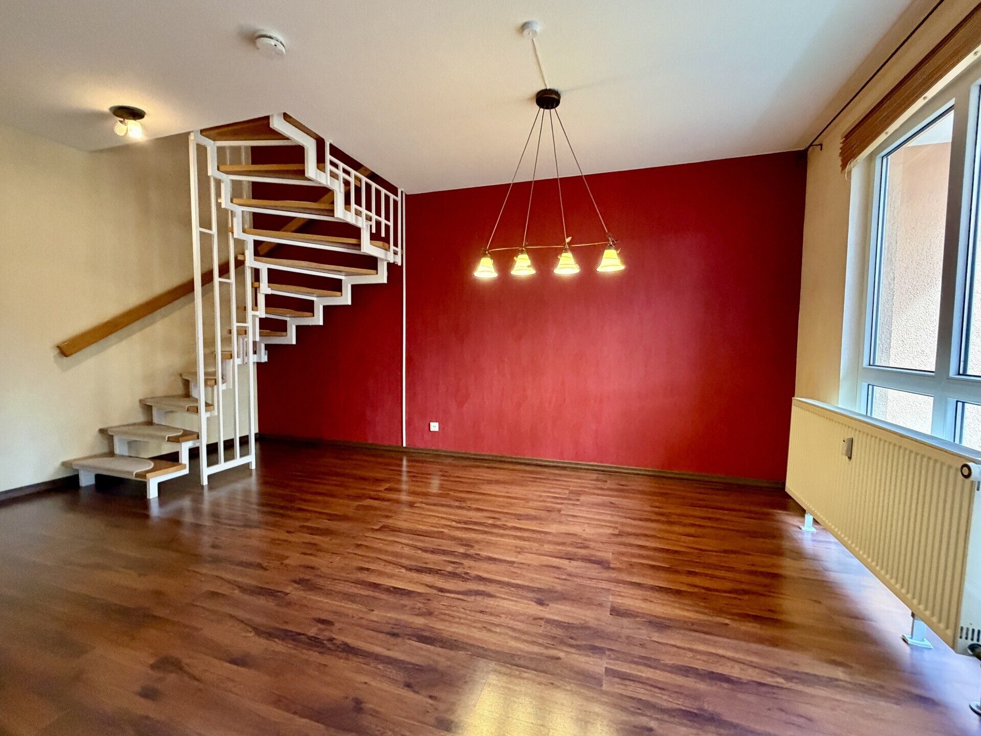 Immobilienangebot - Kassel / Nord (Holland) - Wohnen - Gepflegte Maisonette-ETW, ideal für Familien oder Studenten-WG! KEINE KÄUFERPROVISION