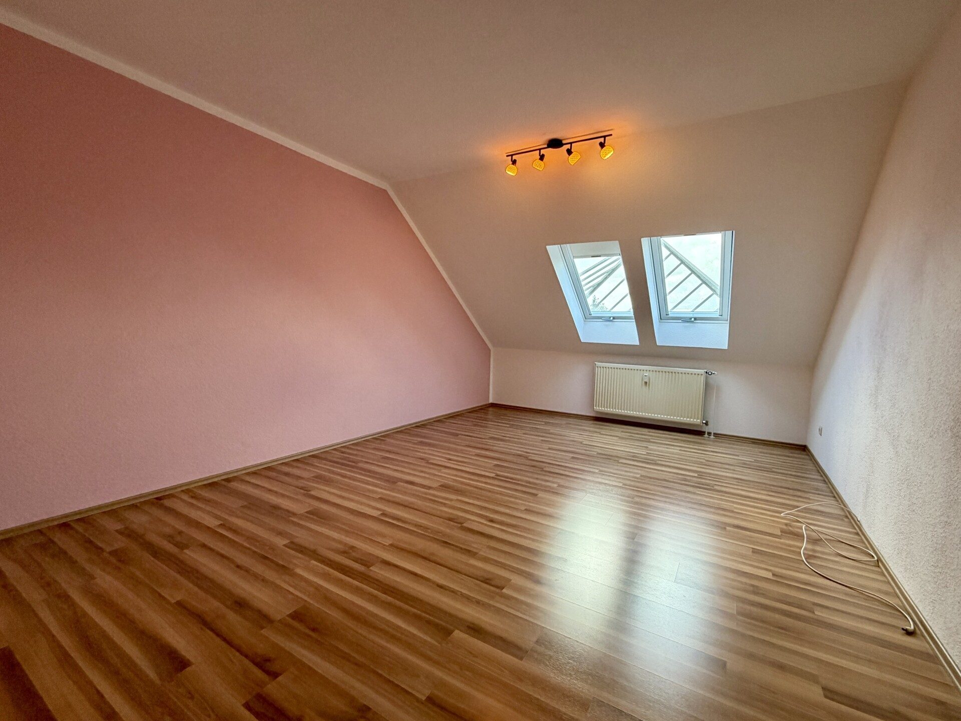 Immobilienangebot - Kassel / Nord (Holland) - Wohnen - Gepflegte Maisonette-ETW, ideal für Familien oder Studenten-WG! KEINE KÄUFERPROVISION
