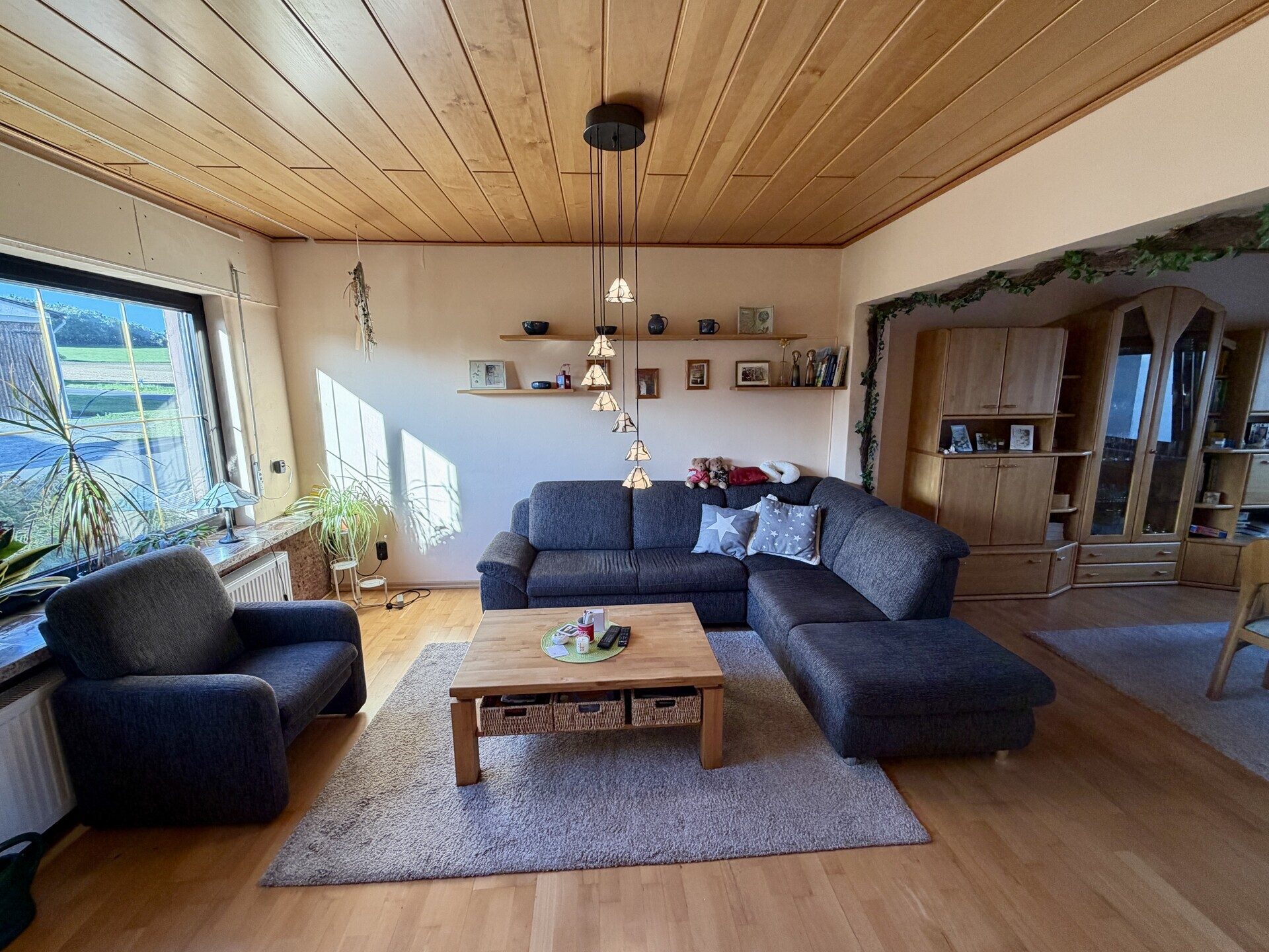 Immobilienangebot - Knüllwald / Oberbeisheim - Wohnen - Gepflegtes Zuhause für mehrere Generationen!
KEINE KÄUFERPROVISION
