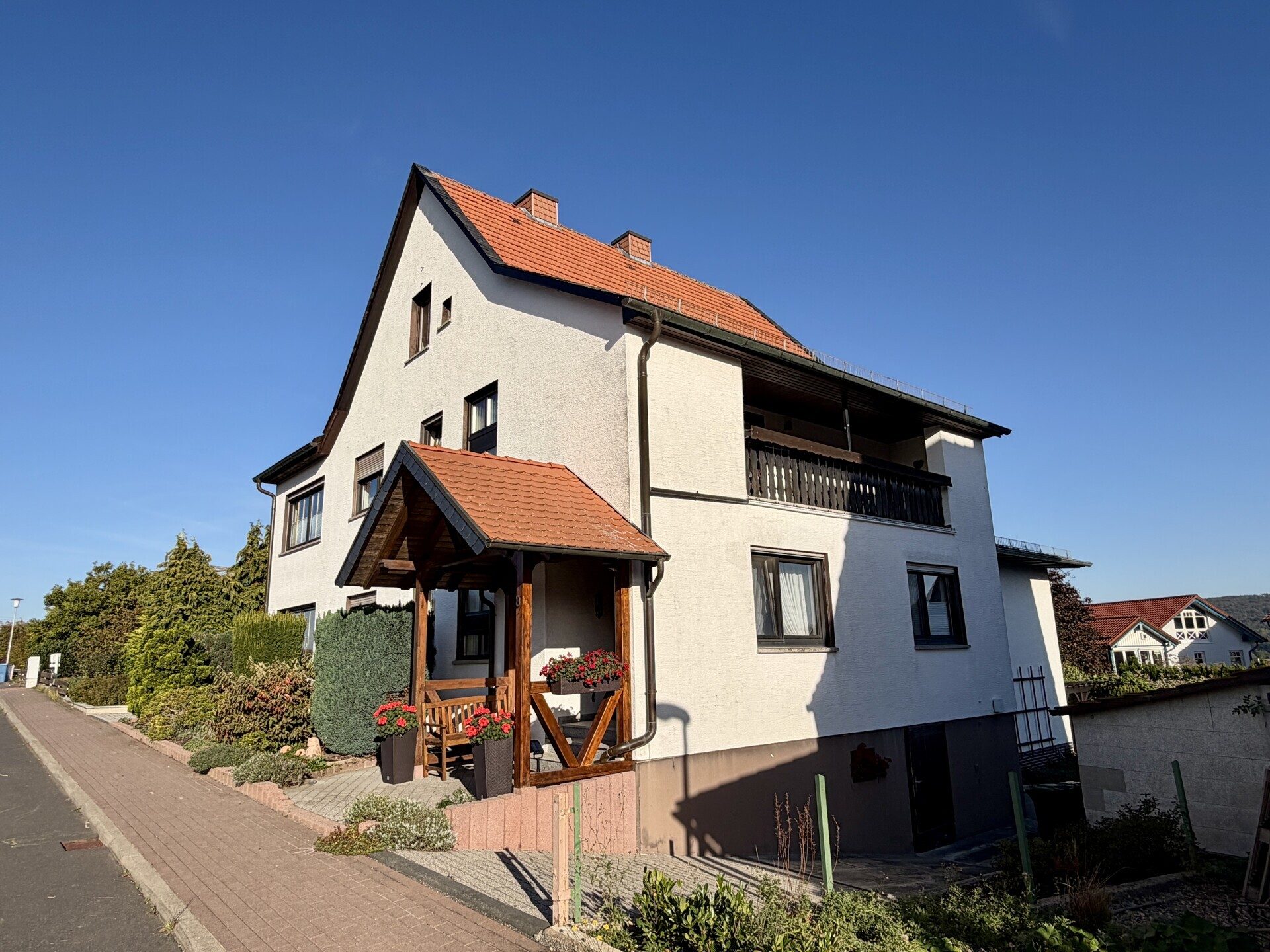 Immobilienangebot - Knüllwald / Oberbeisheim - Wohnen - Gepflegtes Zuhause für mehrere Generationen!
KEINE KÄUFERPROVISION