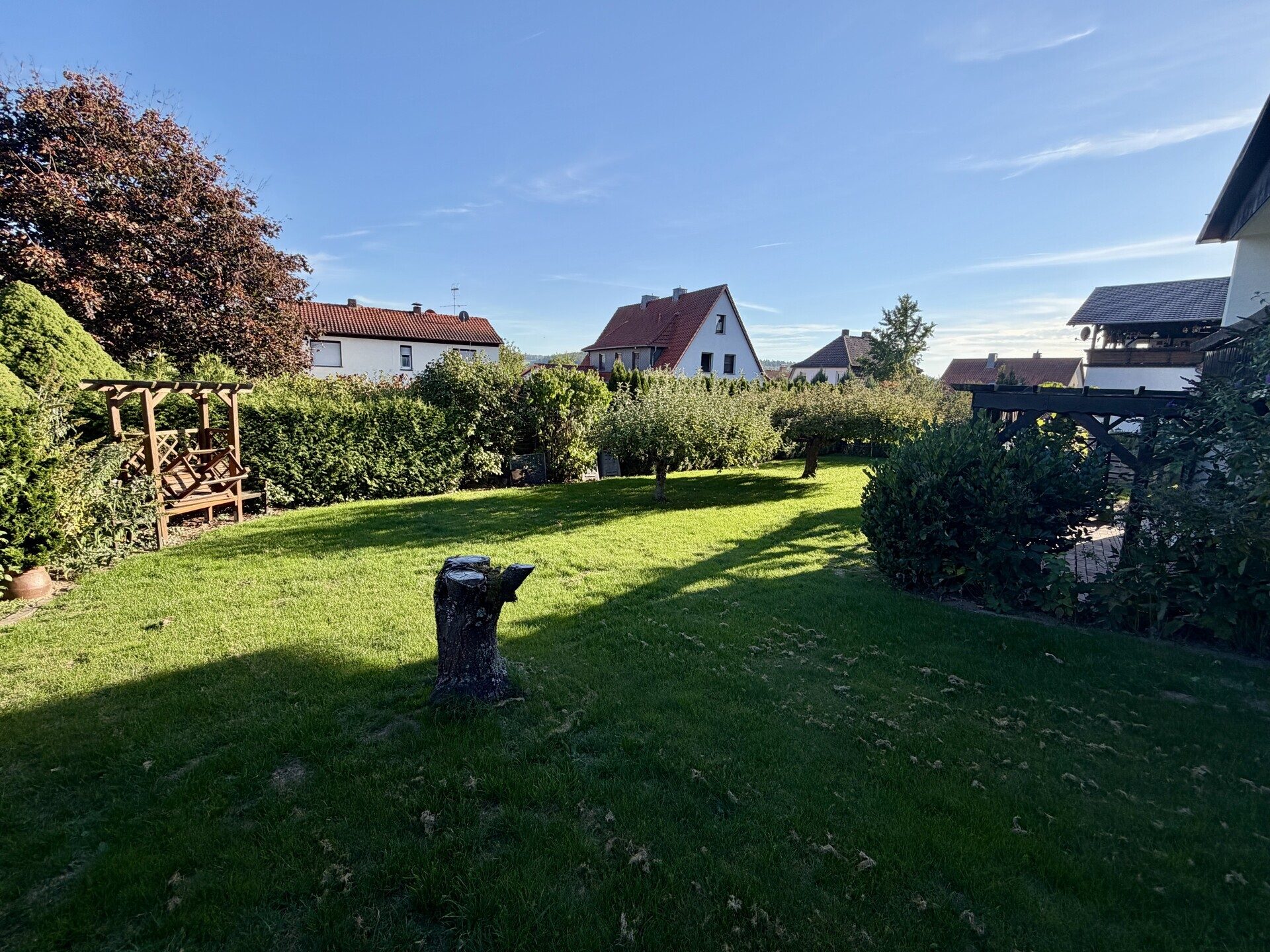 Immobilienangebot - Knüllwald / Oberbeisheim - Wohnen - Gepflegtes Zuhause für mehrere Generationen!
KEINE KÄUFERPROVISION