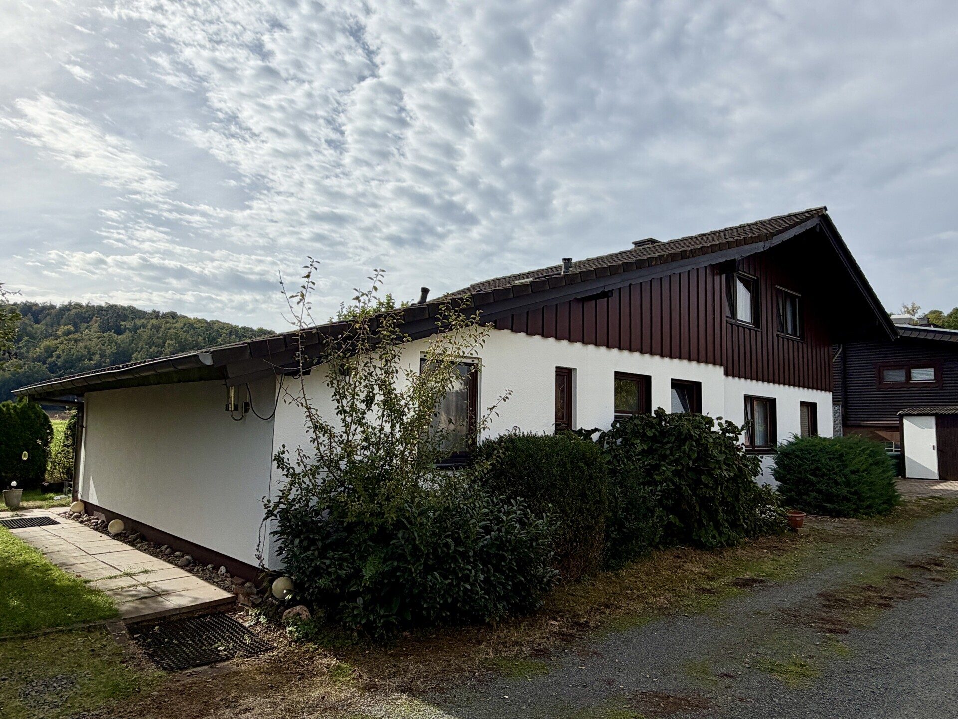 Immobilienangebot - Edertal / Anraff - Wohnen - Zwei Häuser als Kapitalanlage oder Familiendomizil! KEINE KÄUFERPROVISION