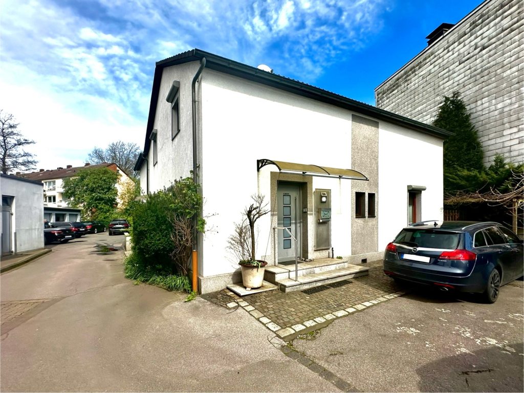 Immobilienangebot - Bochum - Alle - Aufgepasst! Vielseitiges Zweifamilienhaus 
in Altenbochum