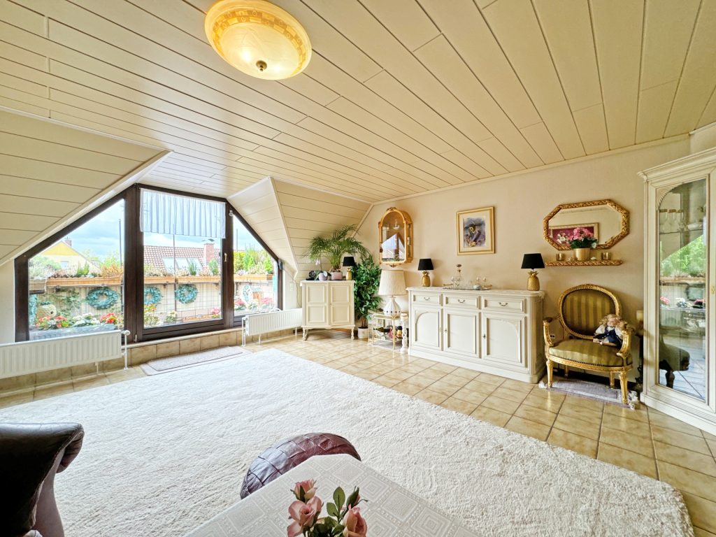 Wohnzimmer Immobilienangebot - Bochum - Alle - Lichtdurchflutete Dachgeschosswohnung
in Riemke