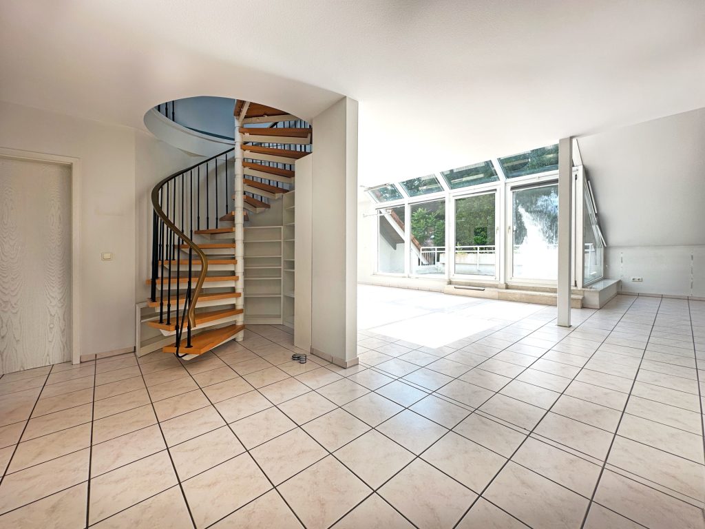 Immobilienangebot - Bochum - Alle - Große Maisonette-Wohnung mit Balkon
in Dahlhausen