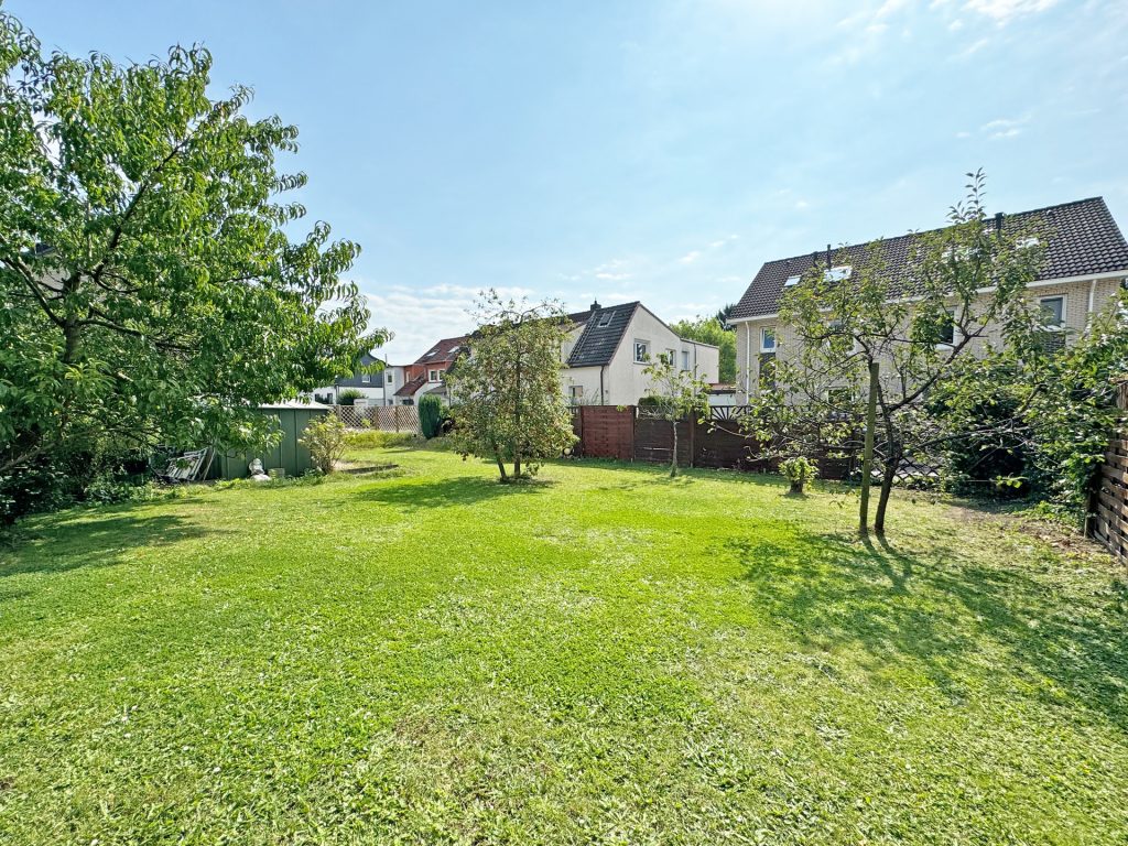 Immobilienangebot - Bochum - Alle - Zweifamilienhaus mit großem Grundstück
in Weitmar