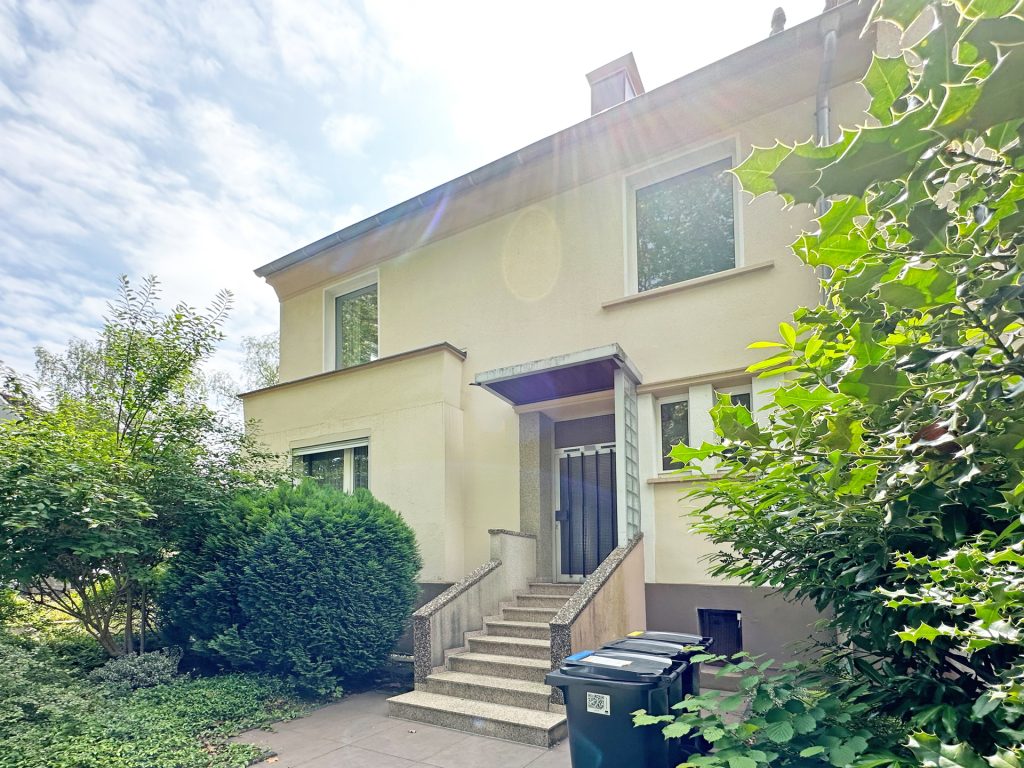 Straßenansicht Immobilienangebot - Bochum - Alle - Verkauft ***Einmalige Gelegenheit - Dreifamilienhaus
im Ehrenfeld