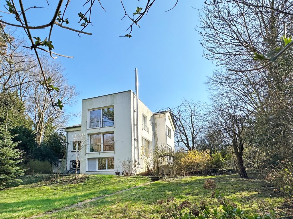 Immobilienangebot - Bochum - Alle - Stilvolles Zuhause in Waldrandlage mit TOP Energiewerten 
in Querenburg