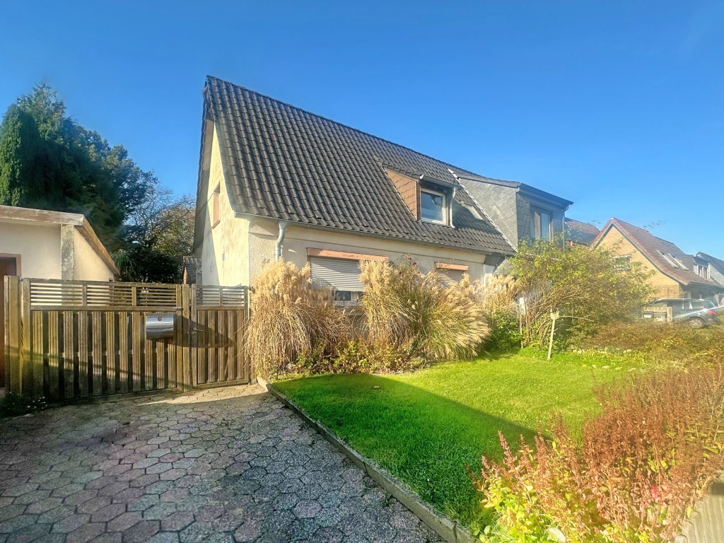 Titelbild Immobilienangebot - Bochum - Alle - Altbaucharme trifft auf schönes Grundstück
in Harpen