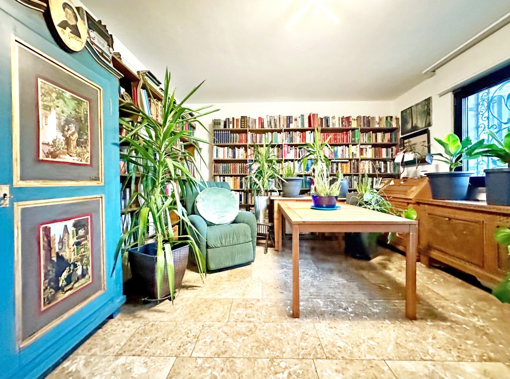 Bibliothek/ Büro im EG Immobilienangebot - Hattingen - Alle - Qualitativ und geräumig - Haus inklusive Wald
in Hattingen (Holthausen)