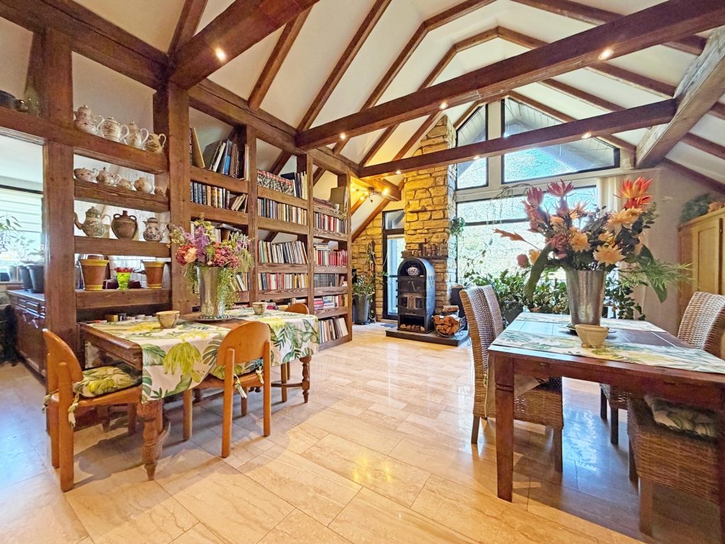 Offener Wohn-, Ess- und Kochbereich im DG Immobilienangebot - Hattingen - Alle - Qualitativ und geräumig - Haus inklusive Wald
in Hattingen (Holthausen)