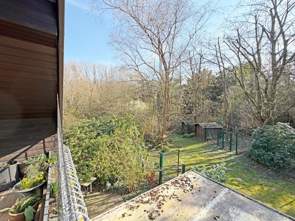 Blick von der Loggia ins eigene Grün Immobilienangebot - Hattingen - Alle - Qualitativ und geräumig - Haus inklusive Wald
in Hattingen (Holthausen)