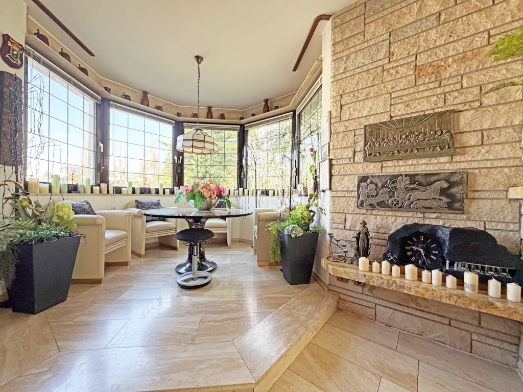 Qualität bringt ein besonderes Wohlfühlerlebnis – Sitzecke und Kamin Immobilienangebot - Hattingen - Alle - Qualitativ und geräumig - Haus inklusive Wald
in Hattingen (Holthausen)