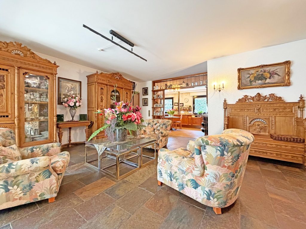 Gemütlicher Sitzbereich im EG Immobilienangebot - Hattingen - Alle - Qualitativ und geräumig - Haus inklusive Wald
in Hattingen (Holthausen)