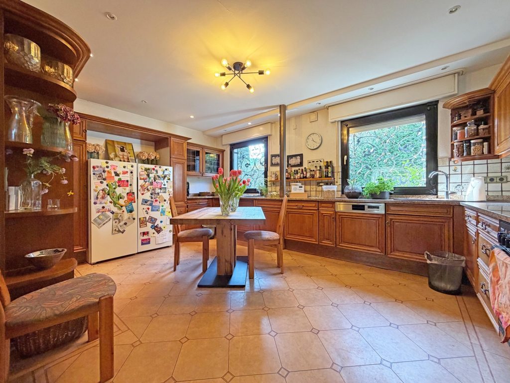 Großzügige Wohnküche im EG Immobilienangebot - Hattingen - Alle - Qualitativ und geräumig - Haus inklusive Wald
in Hattingen (Holthausen)