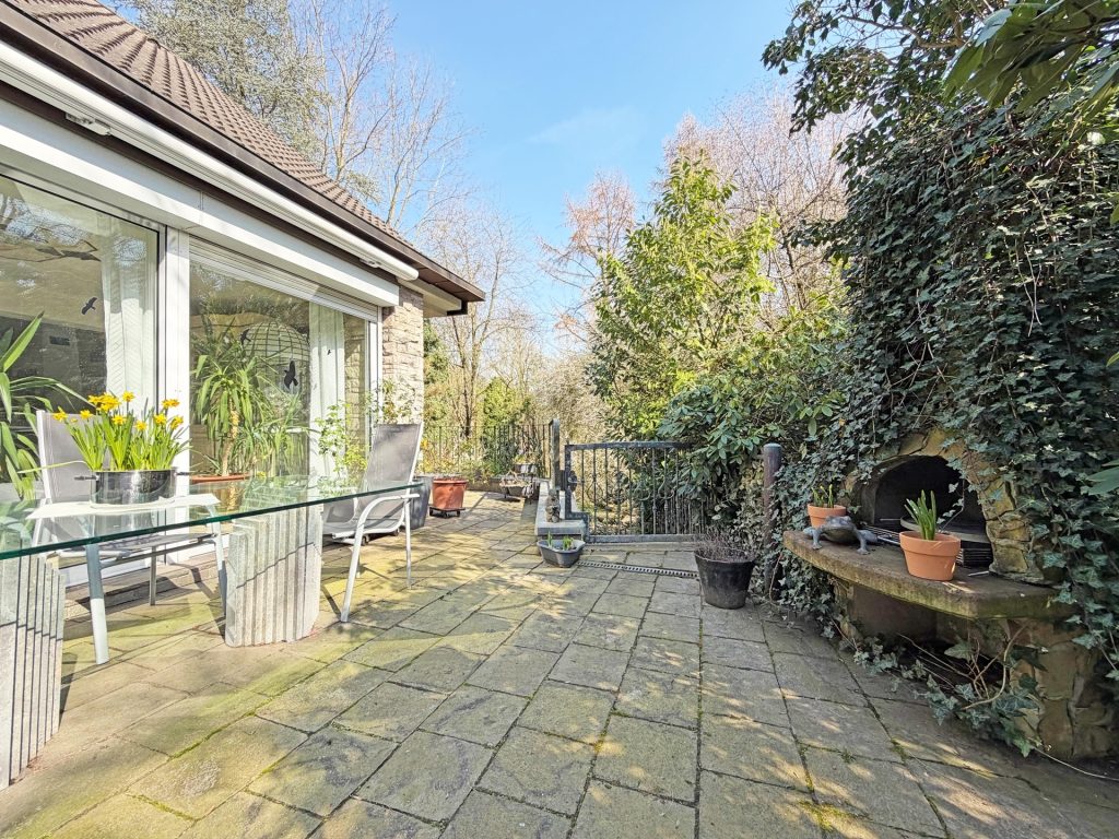 Terrasse mit elektrischer Markise und Grill Immobilienangebot - Hattingen - Alle - Qualitativ und geräumig - Haus inklusive Wald
in Hattingen (Holthausen)