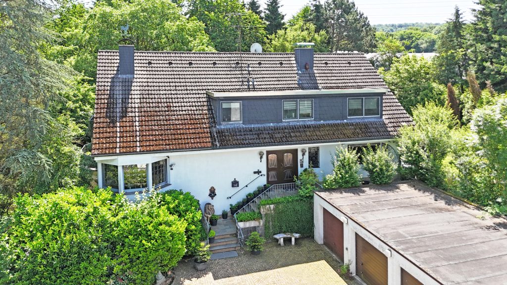 Immobilienangebot - Hattingen - Alle - Qualitativ und geräumig - Haus inklusive Wald
in Hattingen (Holthausen)
