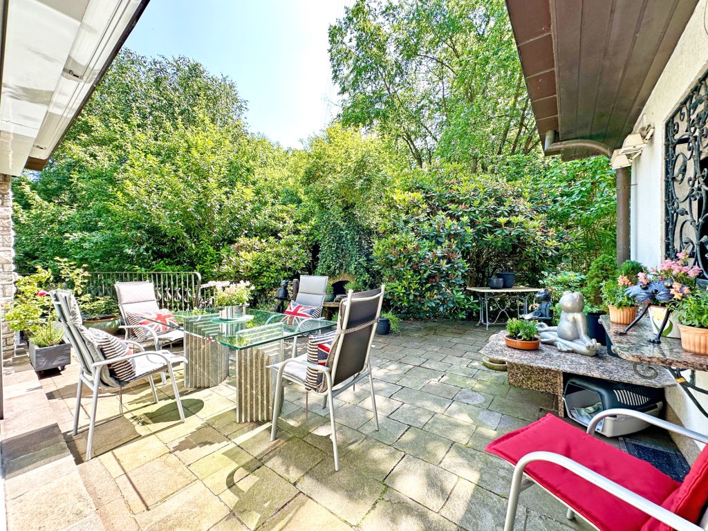 Einfach genießen! Ihr Terrassenglück im Grünen Immobilienangebot - Hattingen - Alle - Qualitativ und geräumig - Haus inklusive Wald
in Hattingen (Holthausen)