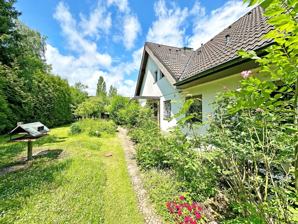 Immobilienangebot - Hattingen - Alle - Qualitativ und geräumig - Haus inklusive Wald
in Hattingen (Holthausen)