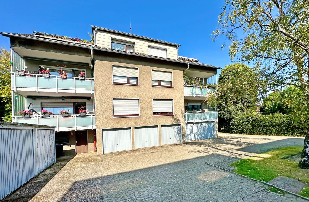 Immobilienangebot - Bochum - Alle - Sanierte Wohnung inkl. Garage (1* von 2)
in Höntrop