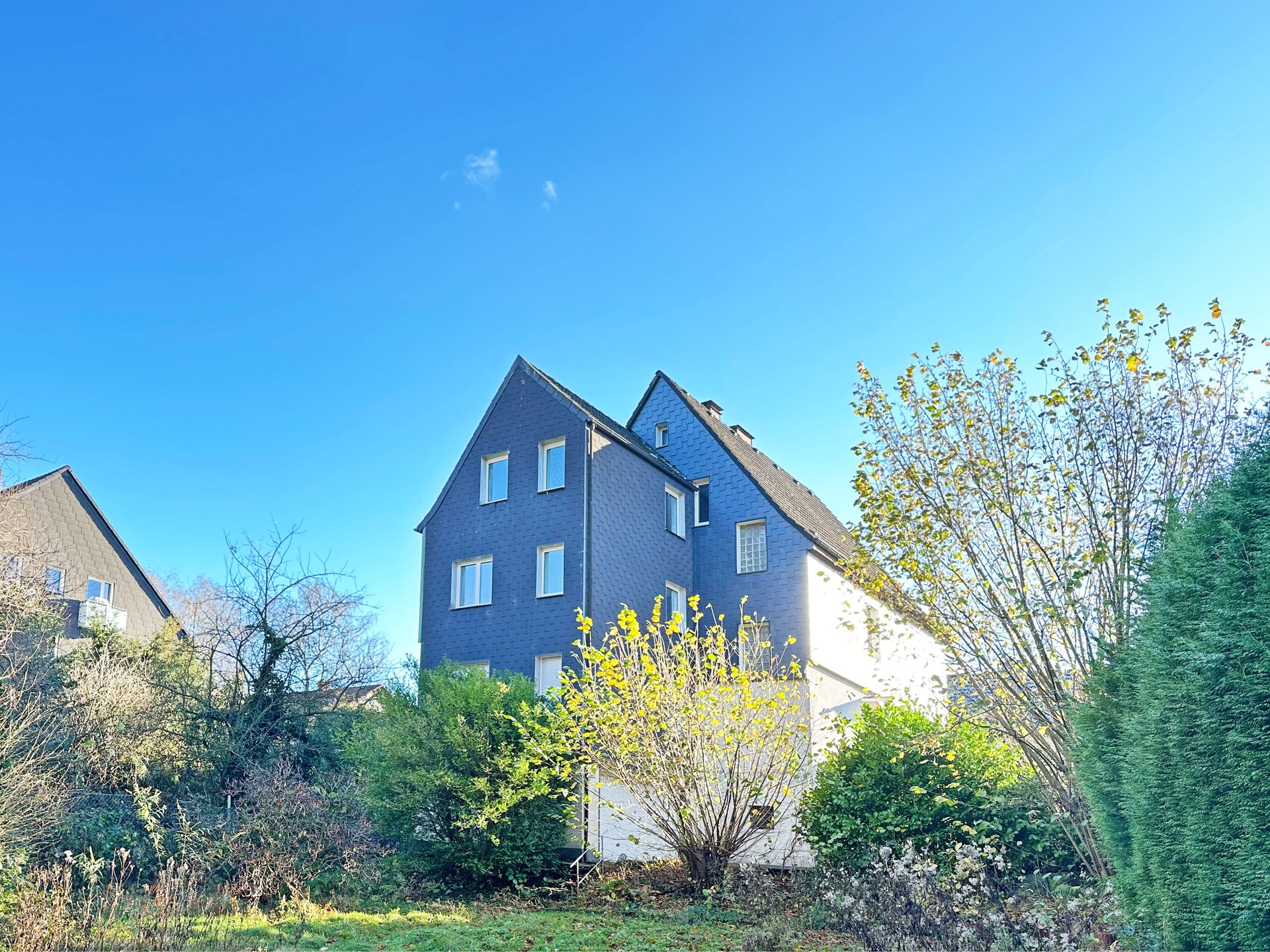 Immobilienangebot - Bochum - Alle - Seltene Gelegenheit 
Dreifamilienhaus auf prachtvollem Grund
in Oberdahlhausen