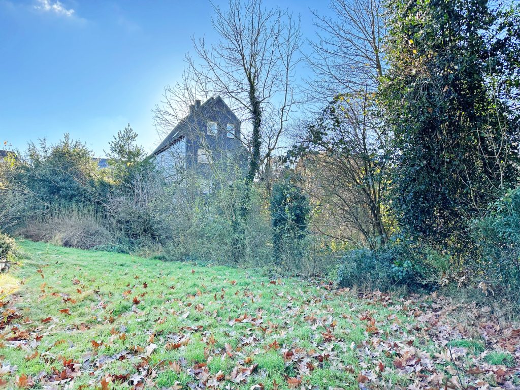 Immobilienangebot - Bochum - Alle - Seltene Gelegenheit 
Dreifamilienhaus auf prachtvollem Grund
in Oberdahlhausen