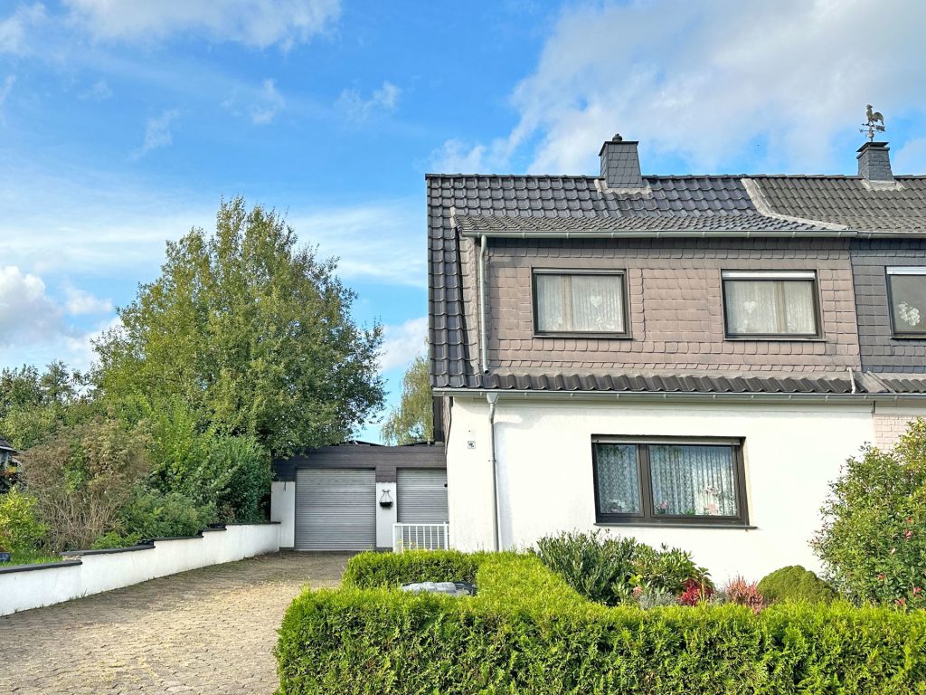 Immobilienangebot - Bochum - Alle - Gepflegte Doppelhaushälfte mit Doppelgarage
in Harpen