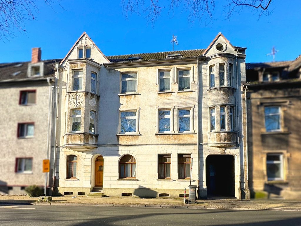 Vorderansicht Immobilienangebot - Bochum - Alle - Charmantes Mehrfamilienhaus in Bochum-Wattenscheid – renovierungsbedürftig mit großem Potenzial!