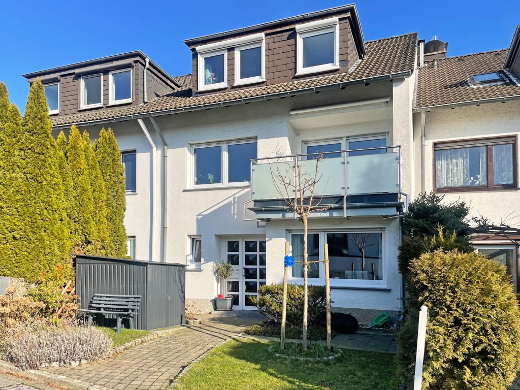 Hausansicht Immobilienangebot - Bochum - Alle - FAMILIENGLÜCK - Einziehen & Wohlfühlen
in Stiepel