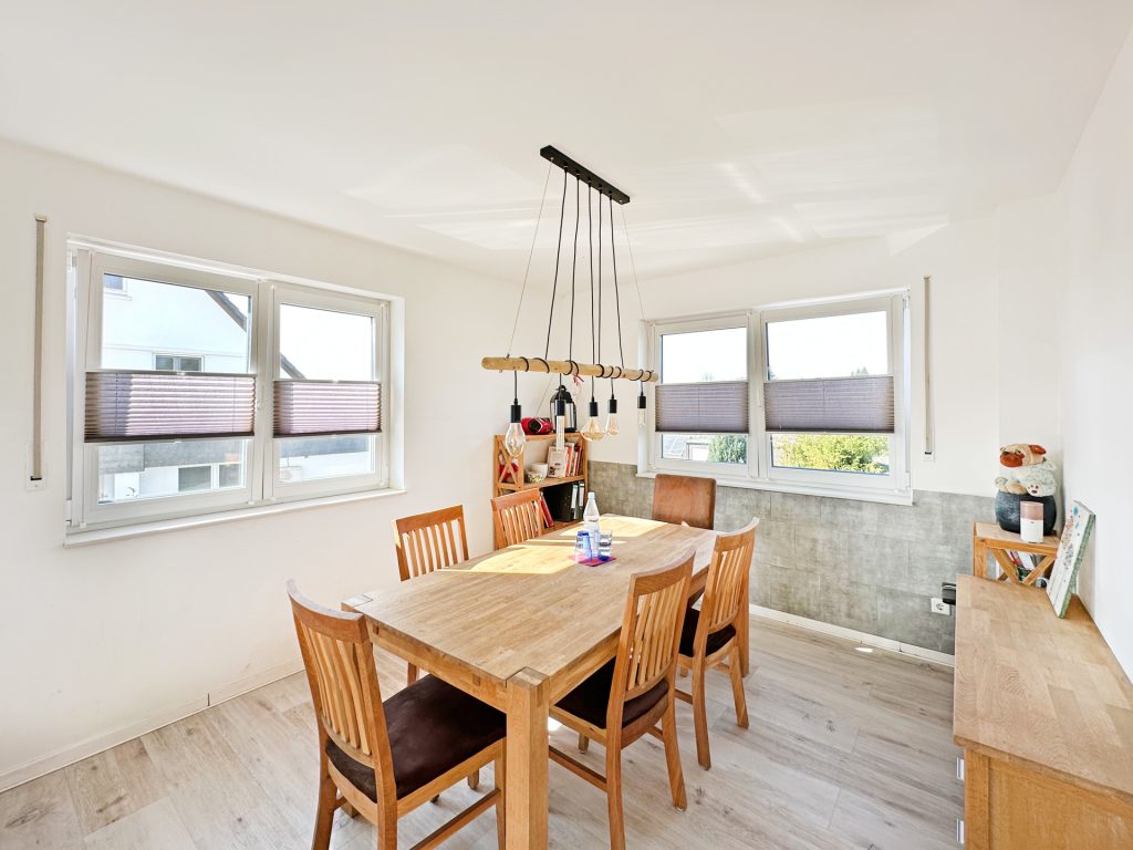 Immobilienangebot - Bochum - Alle - Junges Einfamilienhaus mit Einliegerwohnung
in Stiepel