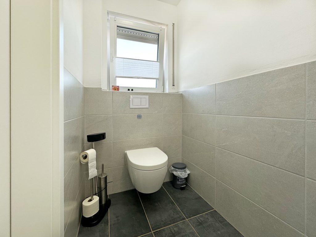 Immobilienangebot - Bochum - Alle - Junges Einfamilienhaus mit Einliegerwohnung
in Stiepel