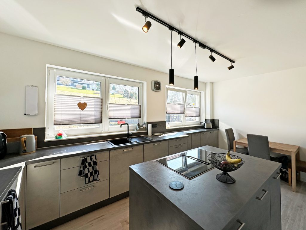 Immobilienangebot - Bochum - Alle - Junges Einfamilienhaus mit Einliegerwohnung
in Stiepel