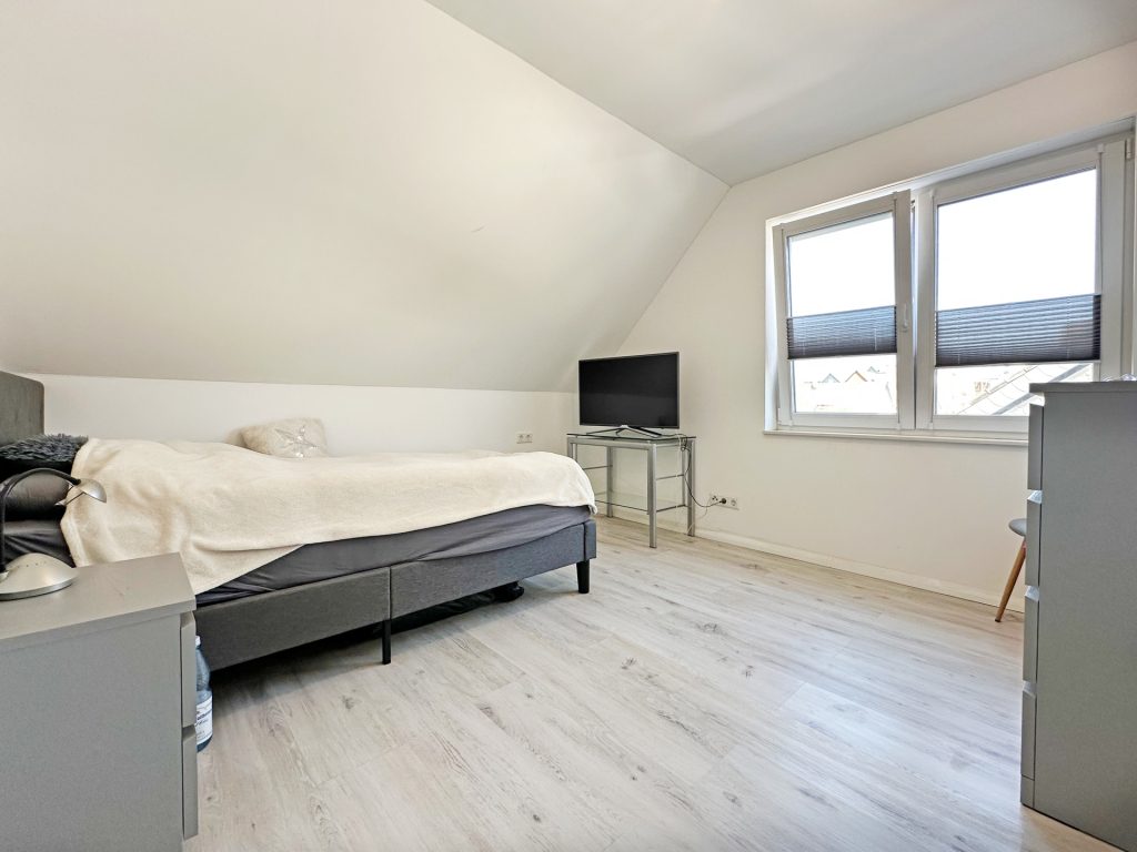 Immobilienangebot - Bochum - Alle - Junges Einfamilienhaus mit Einliegerwohnung
in Stiepel