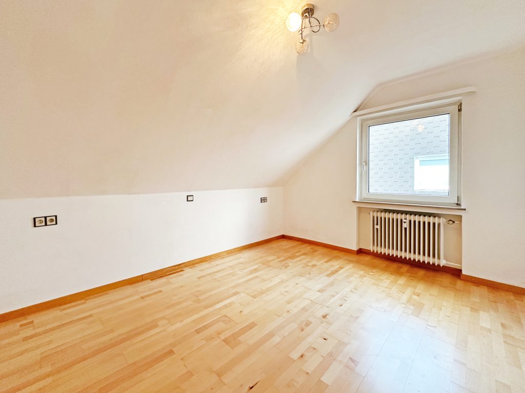 Immobilienangebot - Bochum - Alle - Gemütliche Dachgeschosswohnung 
in Eppendorf