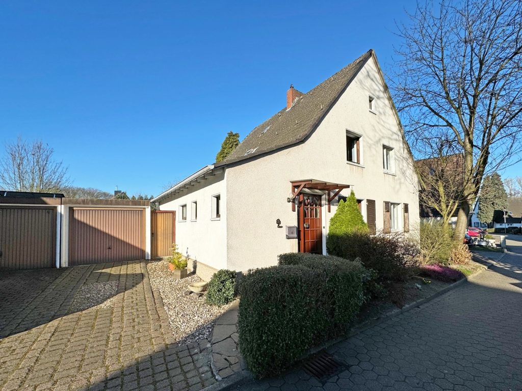 Vorderansicht Immobilienangebot - Bochum - Alle - Zechenhaus mit sonnigem Grundstück
in Hordel
