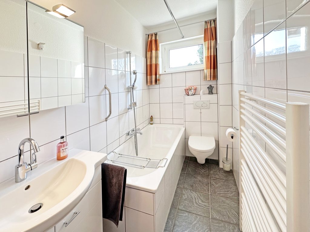 Immobilienangebot - Bochum - Alle - Zweifamilienhaus im Grünen
in Eppendorf