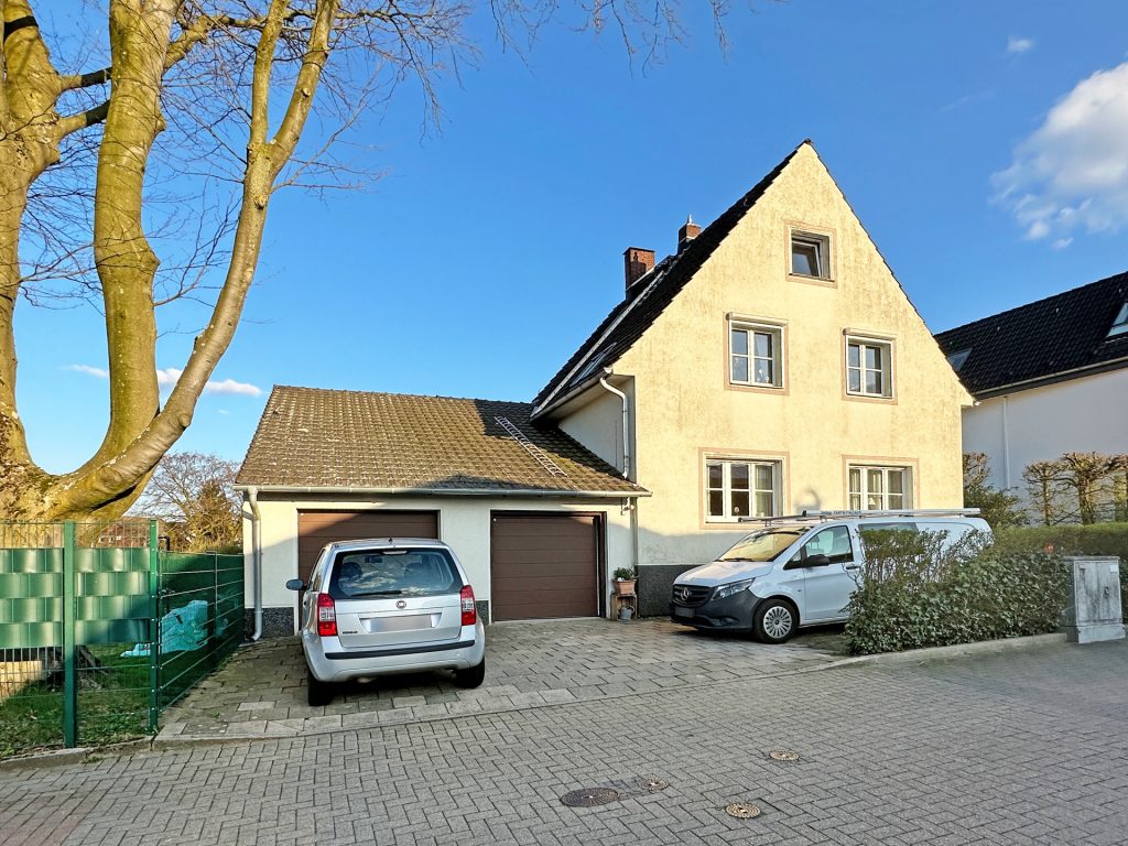 Immobilienangebot - Bochum - Alle - Zweifamilienhaus im Grünen
in Eppendorf