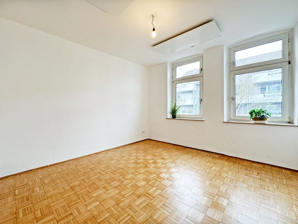 Immobilienangebot - Bochum - Alle - Attraktives, modernisiertes Dreifamilienhaus 
in Wattenscheid